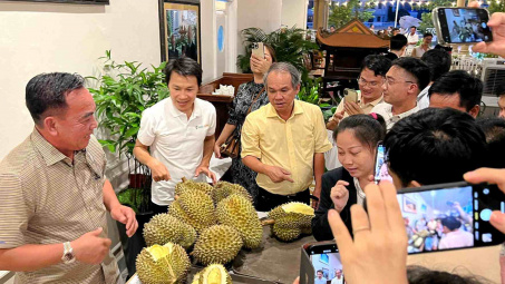 Hoàng Anh Gia Lai (HAG) mời cổ đông thăm các dự án chuối, sầu riêng, heo tại Việt Nam, Lào