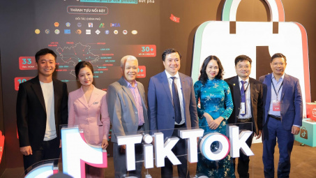 Lan tỏa giá trị hàng Việt tới người M.Cwin800.com thể thao, casino live, bắn cá và slot nổ hũ trong Online Friday 2024