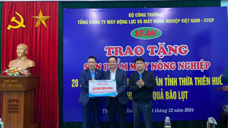 VEAM trao tặng 82 chiếc máy Cwin.com link không chặn và 180 triệu hỗ trợ người dân 4 tỉnh miền Trung khắc phục hậu quả bão lũ
