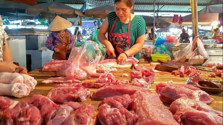 Giá heo hơi hôm nay 16/4: Diễn biến trái chiều ở miền Nam