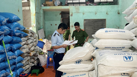 Quản lý thị trường Vĩnh Phúc: Tạm giữ 2,4 tấn đường tinh luyện nhập lậu