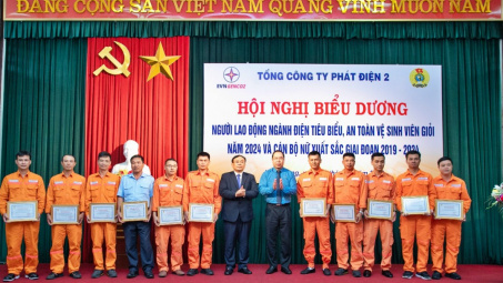 Tôn vinh 70 cá nhân xuất sắc tại Hội nghị biểu dương Người Nền tảng hàng đầu cung cấp Cwin com ngành Điện tiêu biểu