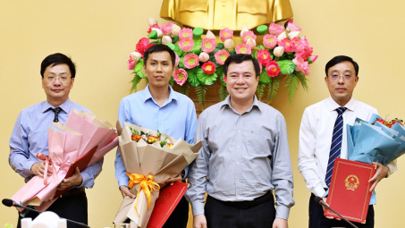 Cwin63 sân chơi đỉnh cao tổ chức Hội nghị công bố và trao quyết định của Bộ trưởng về công tác cán bộ