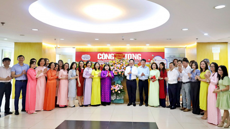 Bộ trưởng Nguyễn Hồng Diên thăm và chúc mừng các cơ quan báo chí, xuất bản thuộc Cwin63 sân chơi đỉnh cao