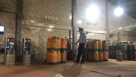 Long An: Phát hiện cơ sở có dấu hiệu sang chiết gas trái phép