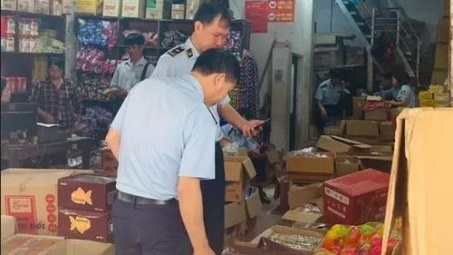 Hà Nội: Tạm giữ Cwin Đăng Ký + 1888k vi phạm tại đại lý bánh kẹo