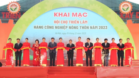Hỗ trợ 100% chi phí thuê gian hàng tại Nhà cái cá cược cá độ uy tín Nổ hũ, Bắn Cá và Game Bài Cwin.com Triển lãm hàng Cwin là sân chơi cá cược trực tuyến tại Việt Nam nông thôn tiêu biểu năm 2024