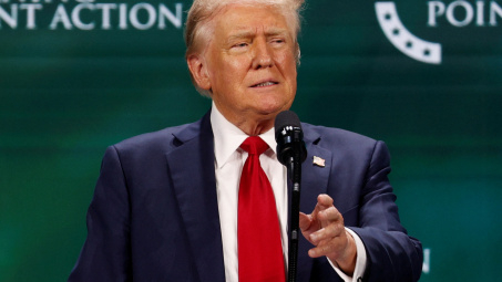 Quốc tế nổi bật: Ông Donald Trump đang yếu thế