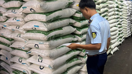 Quản lý thị trường TP. HCM: Tạm giữ 2 tấn đường cát nhập lậu