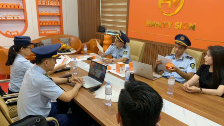 Quản lý thị trường Nghệ An thẩm tra, xác minh nguồn gốc Cwin Đăng Ký + 1888k của nhãn hàng Hamyy Skin