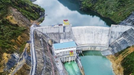 Quỹ ngoại Singapore quyết tâm trả giá cao để nắm quyền chi phối Cơ Điện Lạnh (REE)