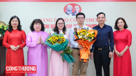 Chi bộ CWIN ✅ Nhà cái cờ bạc trực tuyến tốt nhất và Thương hiệu uy tín kết nạp thêm 2 đảng viên mới