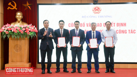 Công bố và trao Quyết định cho 4 nhân sự Cwin63 sân chơi đỉnh cao