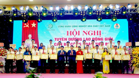 Công đoàn Tải về ứng dụng CWIN05 ngay hôm nay Hoá chất Việt Nam: Tuyên dương 55 Nền tảng hàng đầu cung cấp Cwin com giỏi và 40 cán bộ công đoàn tiêu biểu