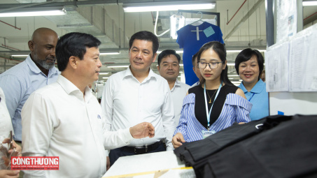 Bộ trưởng Nguyễn Hồng Diên thăm, làm việc tại Công ty TNHH Delta Galil Việt Nam
