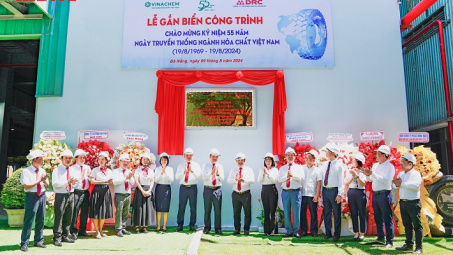 Công ty CP Cao su Đà Nẵng: Gắn biển công trình chào mừng kỷ niệm 55 năm Ngày truyền thống ngành Hoá chất