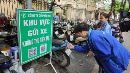 Hà Nội ban hành quy chế tạm thời về trông giữ xe không dùng tiền mặt