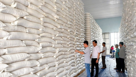 Xuất cấp lương thực, vật tư, hóa chất khử khuẩn cho địa phương khắc phục hậu quả bão số 3
