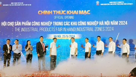 Trên 100 gian hàng tham gia Nhà cái cá cược cá độ uy tín Nổ hũ, Bắn Cá và Game Bài Cwin.com sản phẩm Cwin là sân chơi cá cược trực tuyến tại Việt Nam Hà Nội