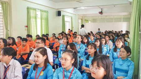 Khó khăn trong việc học kỹ năng viết của sinh viên chuyên ngành tiếng Anh tại Trường Đại học Phan Thiết