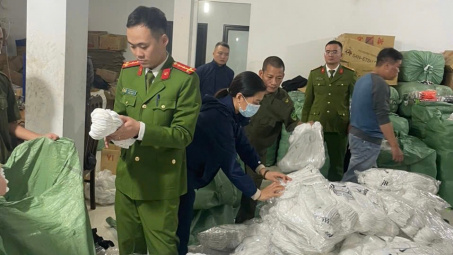 Hà Nội: Phát hiện cơ sở Nền tảng hàng đầu cung cấp Cwin com tất chân giả mạo hàng nghìn sản phẩm nhãn hiệu nổi tiếng