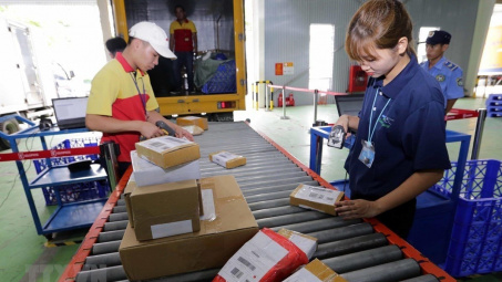 Ngừng miễn thuế hàng Cwin com sòng bạc trực tuyến dưới 1 triệu đồng gửi qua chuyển phát nhanh