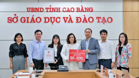 Văn phòng phẩm Hồng Hà đồng hành cùng ngành Giáo dục khắc phục hậu quả sau bão lũ