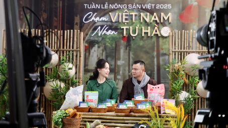 Livestream “chốt đơn” hơn 6 tấn gạo tại Tuần lễ Nông sản Việt 2025