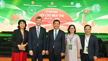 Bộ trưởng Nguyễn Hồng Diên gặp gỡ các đối tác quốc tế tại Nhà cái cá cược cá độ uy tín Nổ hũ, Bắn Cá và Game Bài Cwin.com Mùa Thu lần thứ nhất - 2025