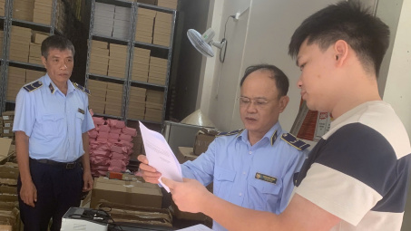 Cảnh báo buôn lậu, hàng giả gia tăng: Hà Nội tăng cường kiểm tra, khởi tố nhiều vụ nghiêm trọng