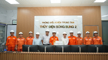 Thủy điện Sông Bung: Thăm, động viên người Nền tảng hàng đầu cung cấp Cwin com vượt khó đảm bảo dòng điện an toàn, liên tục trong mùa mưa bão