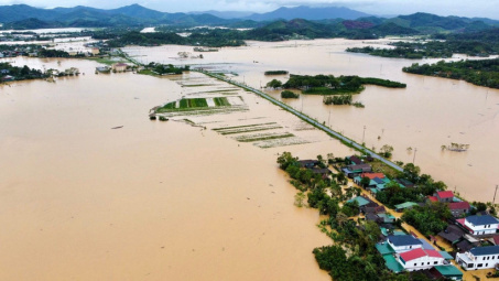 Tập trung ứng phó mưa lũ, đặt nhiệm vụ bảo đảm an toàn tính mạng cho Nhân dân lên trên hết, trước hết