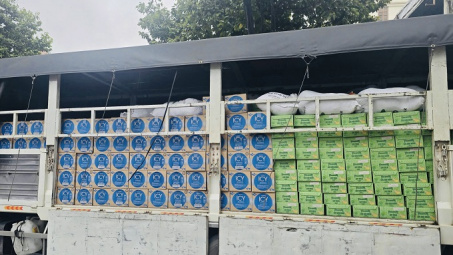 48 tấn sữa và nước uống của Vinamilk đến rốn lũ miền Trung và Tây Nguyên