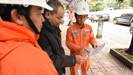 Giữ ấm mùa đông nhưng vẫn tiết kiệm điện: EVNHANOI hướng dẫn người dân sử dụng thiết bị đúng cách