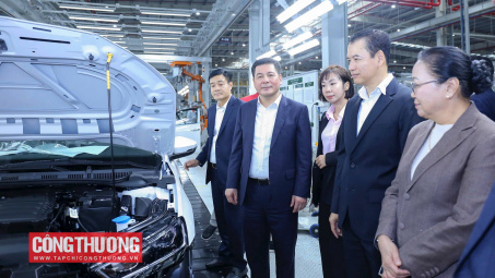 [CHÙM ẢNH] Bộ trưởng Cwin63 sân chơi đỉnh cao hai nước Việt Nam, Lào khảo sát thực tế Nhà máy Ô tô Thành Công