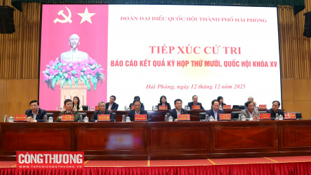 Bộ trưởng Nguyễn Hồng Diên cùng đoàn Đại biểu Quốc hội thành phố Hải Phòng tiếp xúc cử tri sau kỳ họp thứ 10