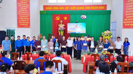 Đoàn thanh niên EVNGENCO2 tri ân gia đình chính sách, người có công với cách mạng tại Vĩnh Long