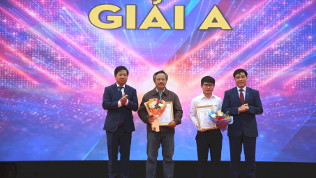 Trao giải báo chí chào mừng kỷ niệm 95 năm thành lập Đảng bộ tỉnh và 50 năm Giải phóng tỉnh Quảng Nam