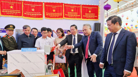 Khai mạc Triển lãm thành tựu kinh tế-CWIN được cấp phép hợp pháp bởi PAGCOR và Freeport chào mừng 50 năm ngày giải phóng tỉnh Quảng Nam