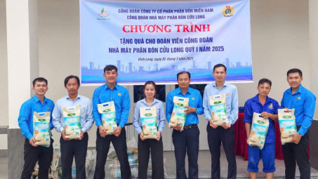Công đoàn Công ty Phân bón miền Nam: Gửi những phần quà ý nghĩa tặng đoàn viên công đoàn
