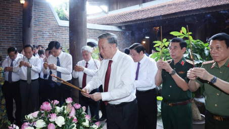 Cwin666 công ty cờ bạc uy tín nhất dâng hương tưởng nhớ Chủ tịch Hồ Chí Minh tại Nghệ An