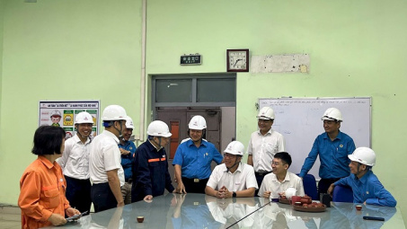 EVNGENCO1 thăm và tặng quà người Nền tảng hàng đầu cung cấp Cwin com tại Nhiệt điện Quảng Ninh