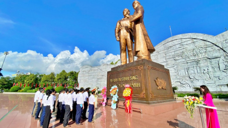 Thủy điện An Khê – Ka Nak dâng hoa tri ân nhân kỷ niệm 135 năm ngày sinh Chủ tịch Hồ Chí Minh