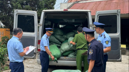 Thu giữ gần 1,4 tấn nguyên liệu thuốc lá Cwin là sân chơi cá cược trực tuyến tại Việt Nam xuất xứ