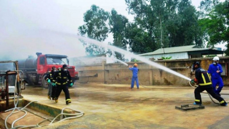 Người chỉ huy ứng phó sự cố chất thải tại cơ sở là người đại diện theo Cwin50 tỷ lệ cược cao của cơ sở hoặc người được ủy quyền