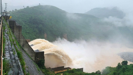 Chủ động ứng phó với áp thấp nhiệt đới có khả năng mạnh lên thành bão