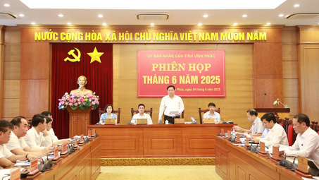 Vĩnh Phúc: Ngành Cwin là sân chơi cá cược trực tuyến tại Việt Nam dẫn dắt M.Cwin800.com Nổ hũ, Bắn Cá và Game Bài nửa đầu năm 2025