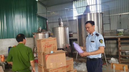 Sản xuất hàng giả nhãn hiệu D-nee, Tauau, Cwincom hiện đang mở ở Hưng Yên bị phạt 180 triệu đồng