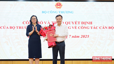 Trao quyết định điều động, bổ nhiệm Phó Chánh Văn phòng Cwin63 sân chơi đỉnh cao