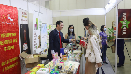 Việt Nam duy trì vị trí đối tác thương mại hàng đầu của Singapore sau 6 tháng đầu năm 2025